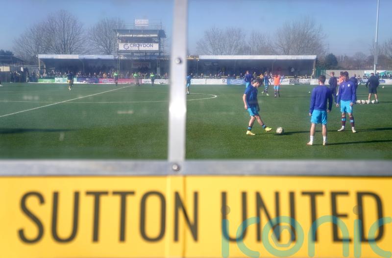 Substitute Tope Fadahunsi heads late Sutton winner against Mansfield