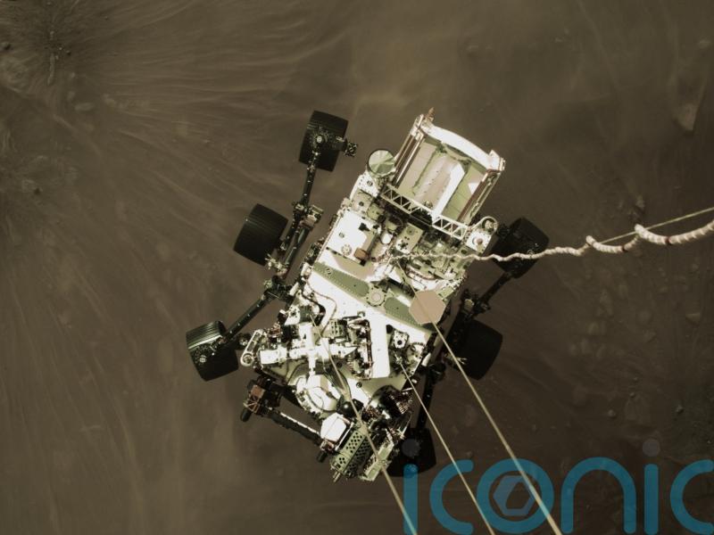 Lunchbox-sized instrument generates oxygen on Mars