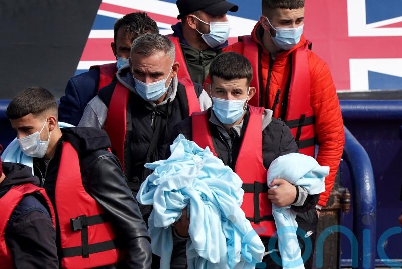 More migrants arrive in Kent as Channel crossings resume