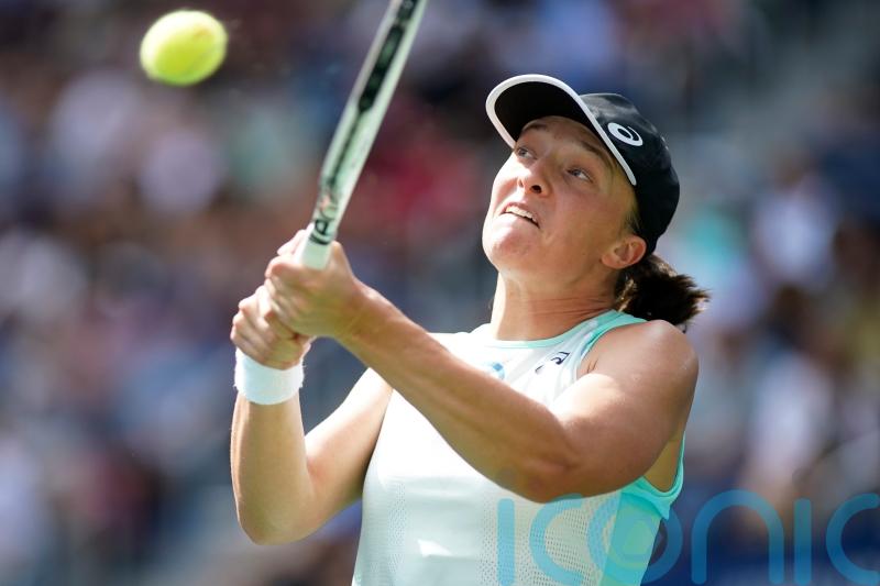 Iga Swiatek battles back to beat Jule Niemeier and reach US Open quarter-finals