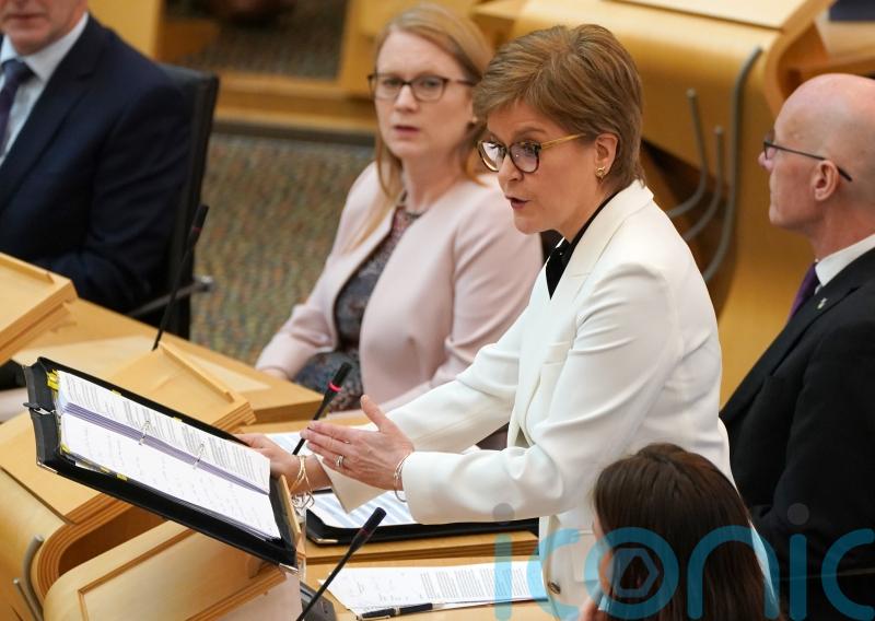 Sturgeon urges Truss to expand windfall tax to pay for energy freeze