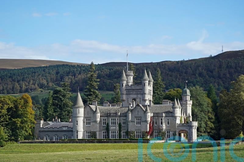 Former church leader recalls Queen playing cards and sharing ‘holiday snaps’