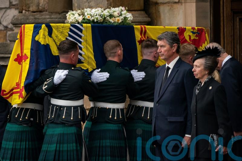 Slim chance of rain for mourners waiting to see Queen’s coffin