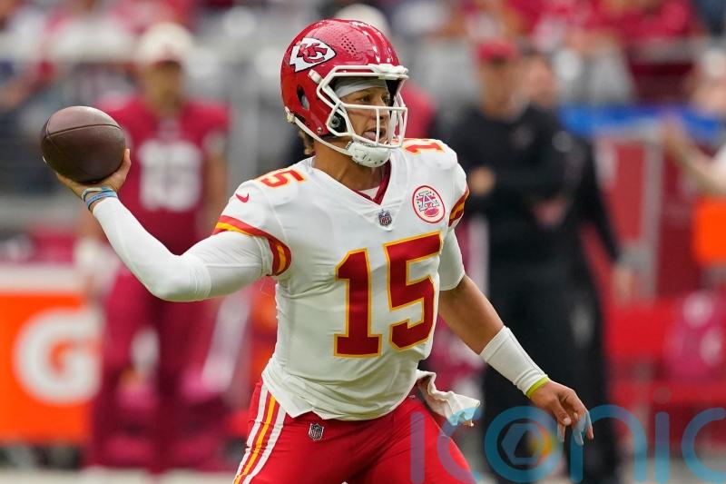 Patrick Mahomes throws for five touchdowns as Chiefs down Cardinals