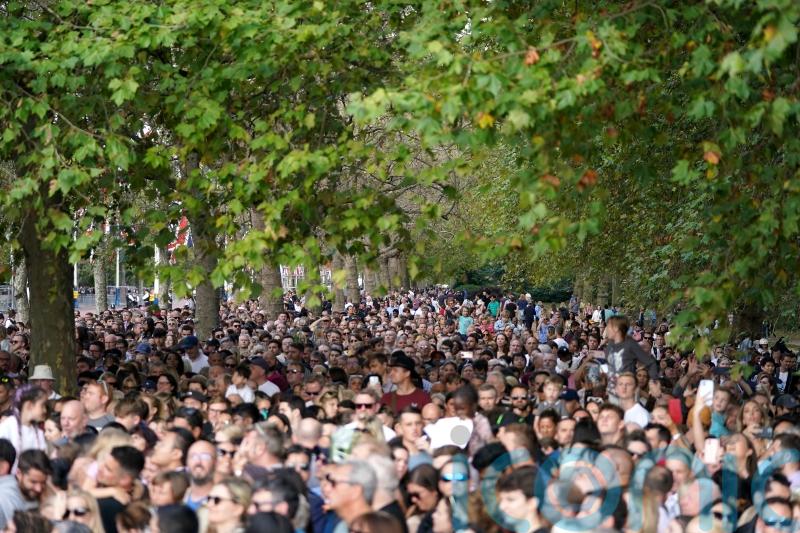 Mourners warned they may queue for 12 hours to see the Queen