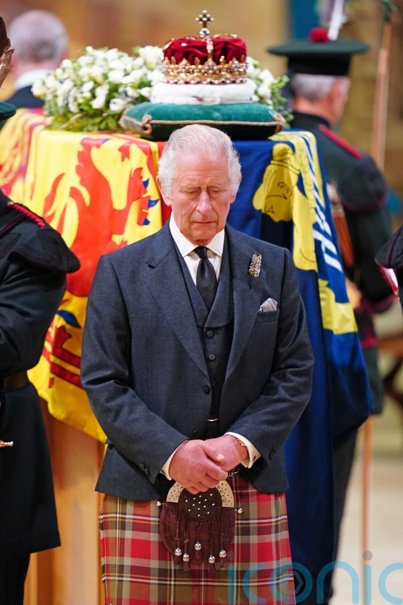 Queen’s children mount vigil around their mother’s coffin in tribute
