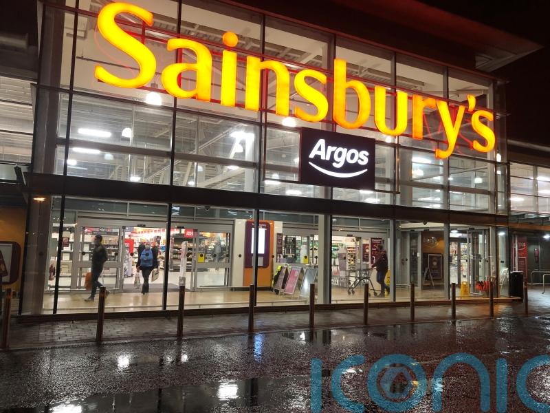 Sainsbury&rsquo;s increases pay again and offers free food to workers