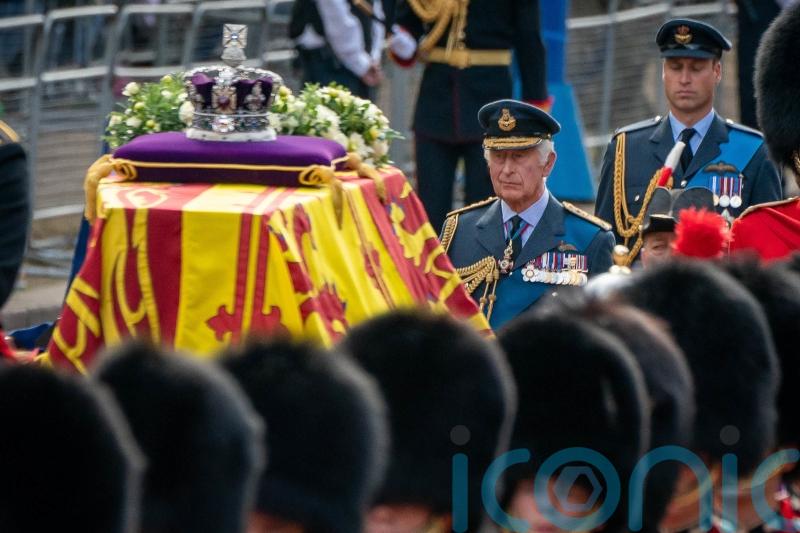 Royal family deliver Queen to nation for lying in state