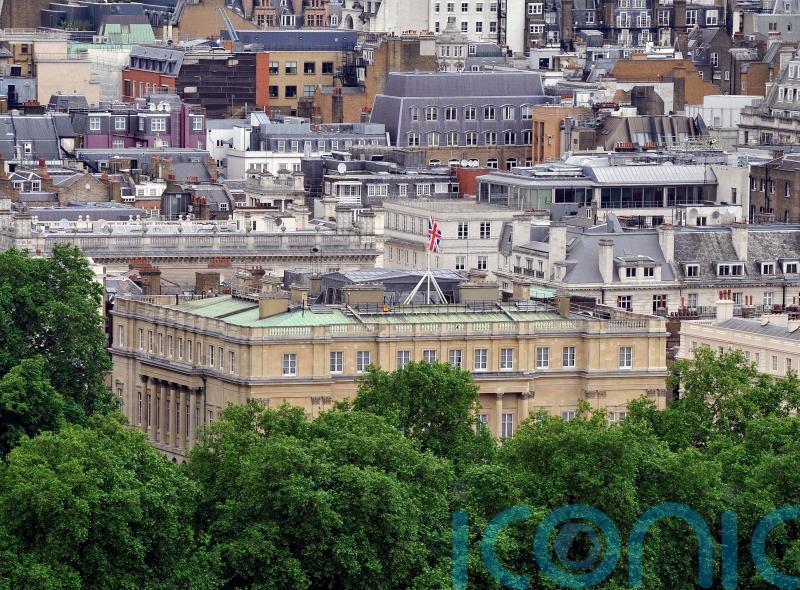 Union urges head of staff at King’s former household to halt redundancy plans