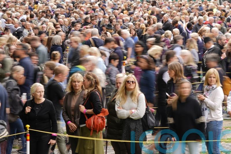 Almost 300 given medical assistance around route of queue to see the Queen
