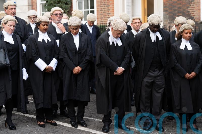 Senior barristers don mourning bands to pay tribute to Queen’s public service