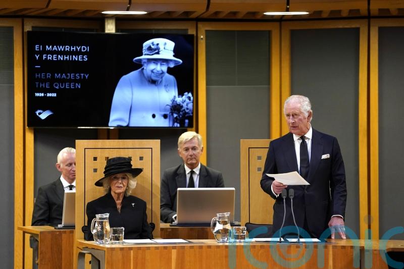 King addresses Senedd in Welsh and English