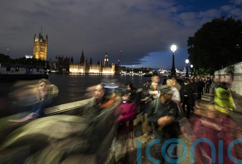 Queue for Queen’s lying in state closes to new arrivals