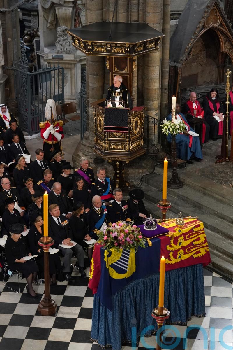 Welby contrasts Queen’s ‘loving service’ with leaders who cling to power