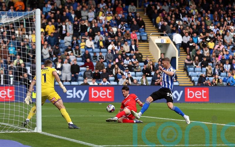 Sheffield Wednesday seize on early gift to beat Wycombe