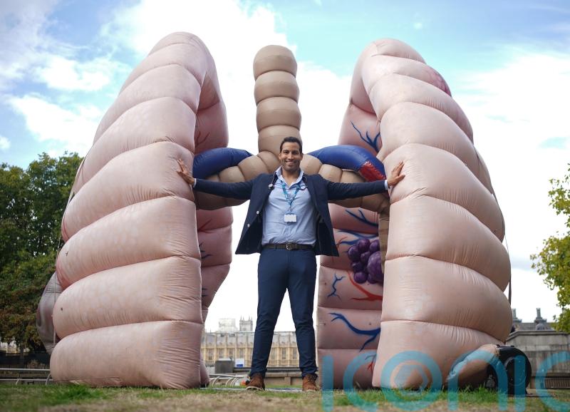 TV doctor helps launch ‘giant lung roadshow’ targeting cancer hotspots