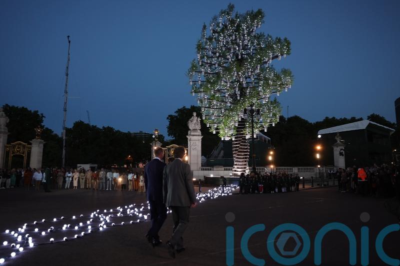 Trees from Platinum Jubilee sculpture to be planted across UK in honour of Queen
