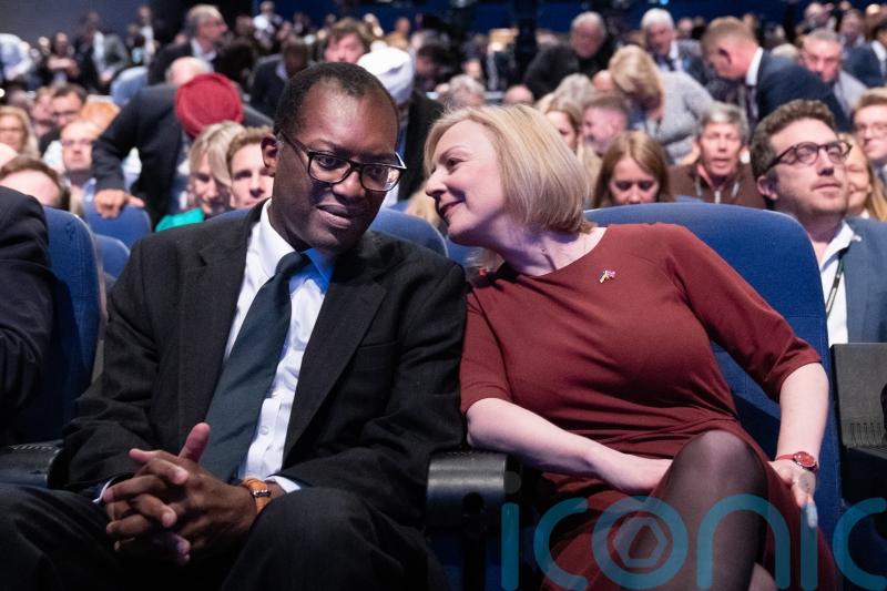 Liz Truss has confidence in Kwasi Kwarteng despite 45p tax rate U-turn