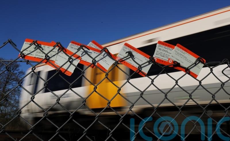 Technical glitches stop train passengers buying tickets