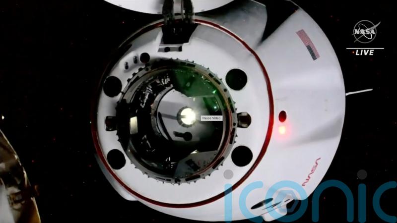 SpaceX delivers Russian and Native American women to station