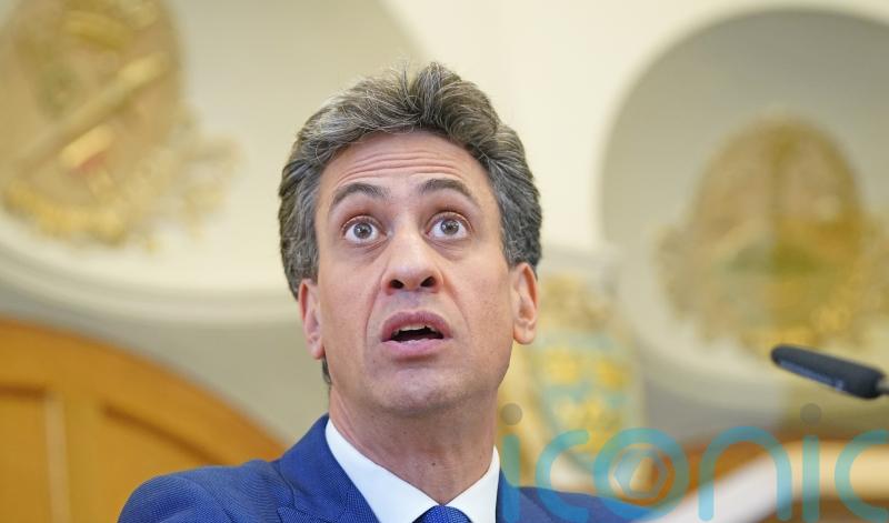 Ed Miliband mocks David Cameron’s 2015 ‘chaos’ tweet after Liz Truss U-turn