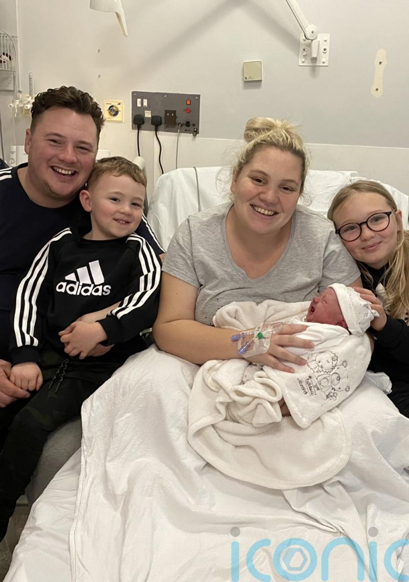 Mum suddenly collapses and dies just five weeks after giving birth because of a ‘preventable’ blood clot