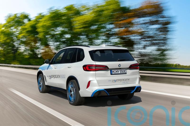 Hydrogen BMWs to be in dealerships by 2030, says chairman