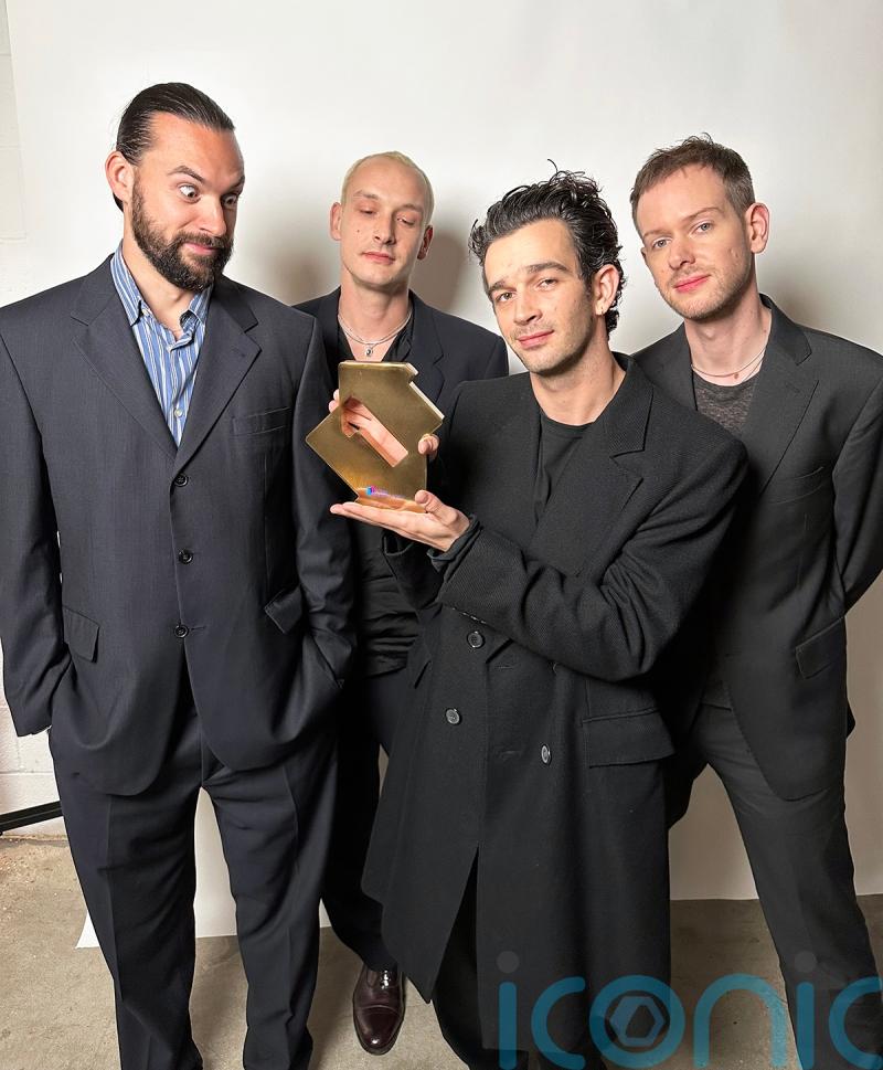 The 1975 score fifth consecutive number one album