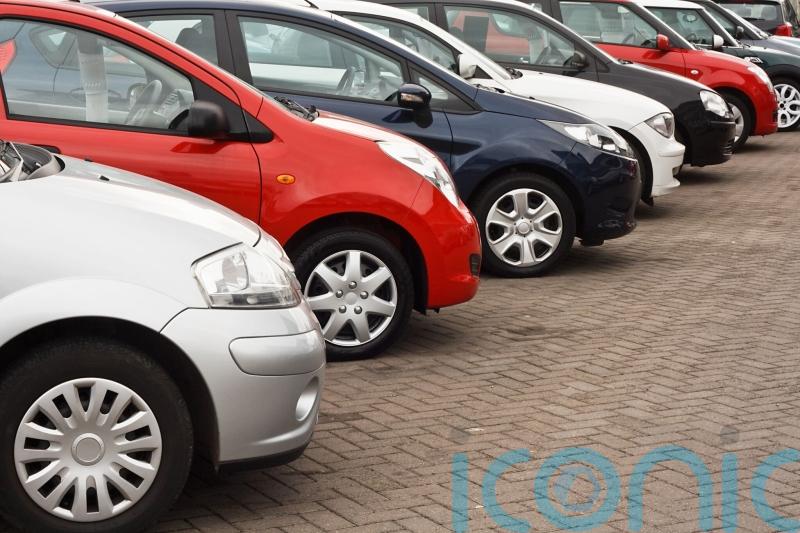 Motorists switching to smartphones to get the best prices at dealerships