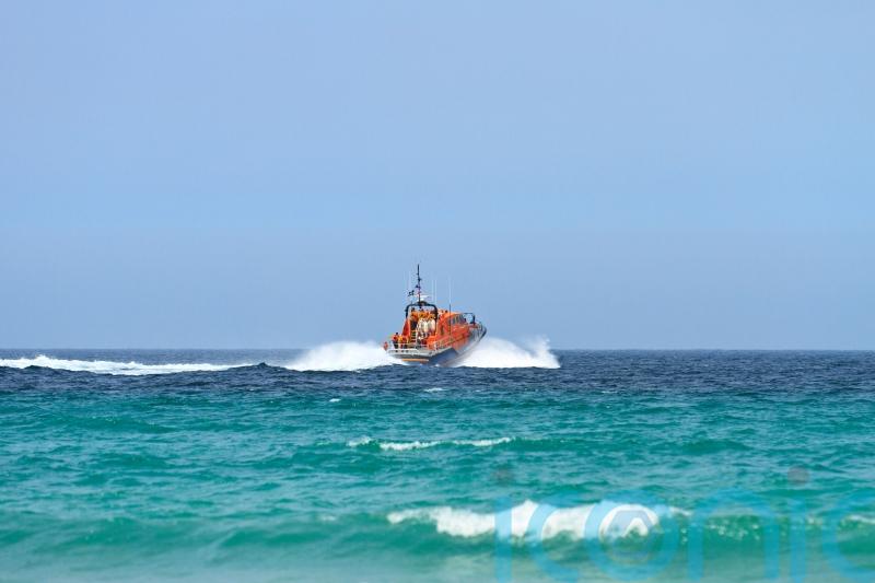 Crew rescued from life raft after fishing boat runs aground