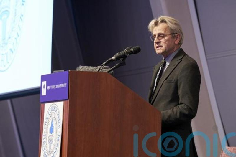 Baryshnikov honours ‘insanely brave’ Putin opponent Navalny
