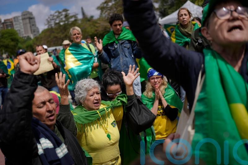 Lula’s team meets Bolsonaro as Brazil’s transition kicks off
