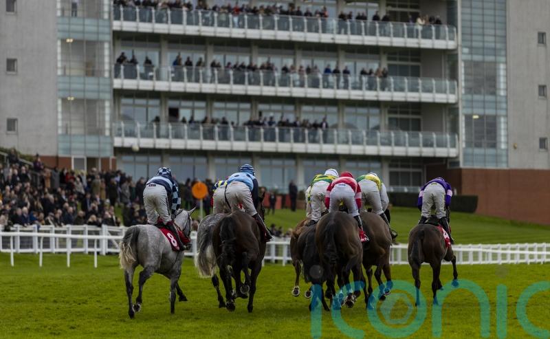 Heavy rain curtails Sandown action