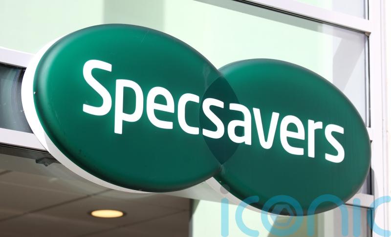 Big Issue vendors offered free eye tests by Specsavers