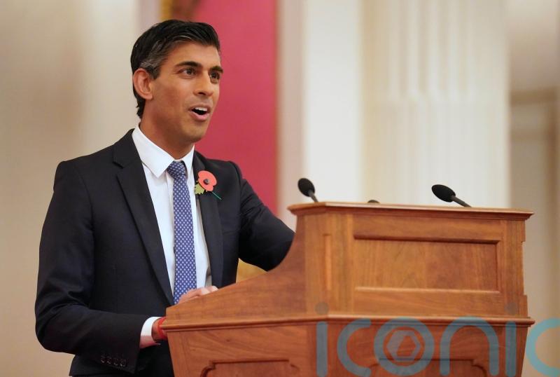 Rishi Sunak to use Cop27 to raise migrant crisis with French President