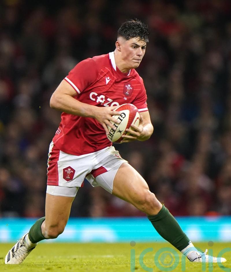 Louis Rees-Zammit takes full-back spot for Wales clash with Argentina