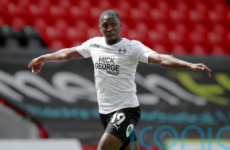 Idris Kanu sends 10-man Barnet into FA Cup round two with winner at Chelmsford