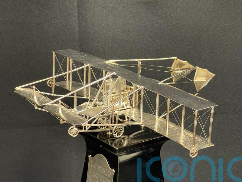 Archive of British aviation pioneer goes under the hammer