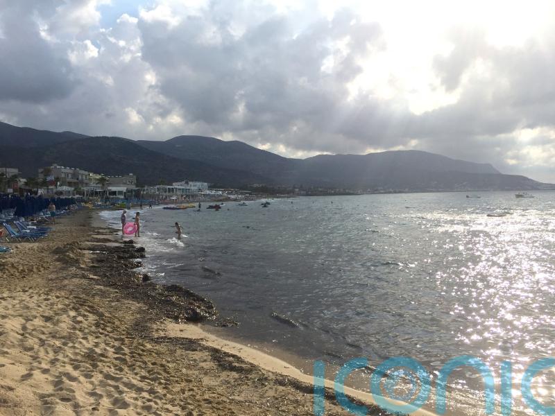 Rescue under way as hundreds stranded on boat drifting off Crete