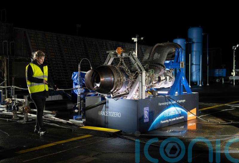 EasyJet and Rolls-Royce conduct world-first hydrogen test