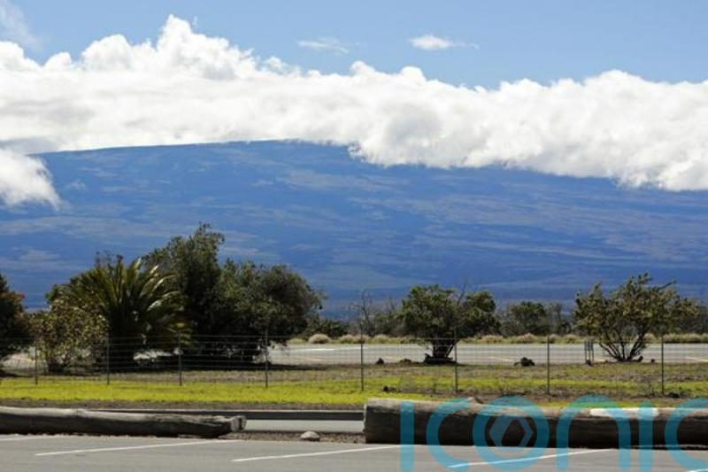 Hawaii’s Mauna Loa volcano starts to erupt
