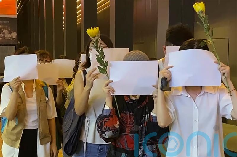 China anti-lockdown protests paused as police flood city streets