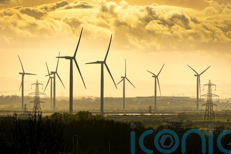 Ed Miliband grills Grant Shapps over views on onshore windfarms