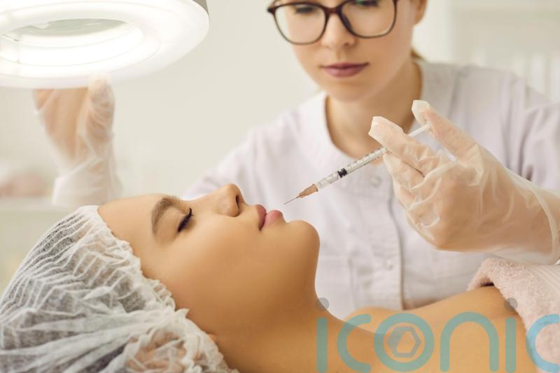 Social media influencers promote quest for beauty perfection, study suggests