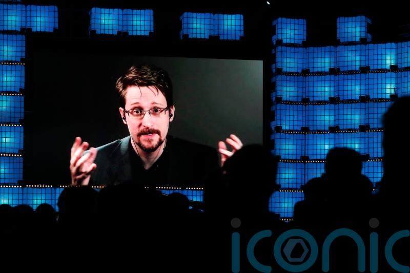Whistleblower Snowden receives Russian passport as he takes citizenship oath