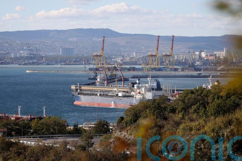 Russia rejects 60 dollar-per-barrel cap on its oil and warns of cut-offs