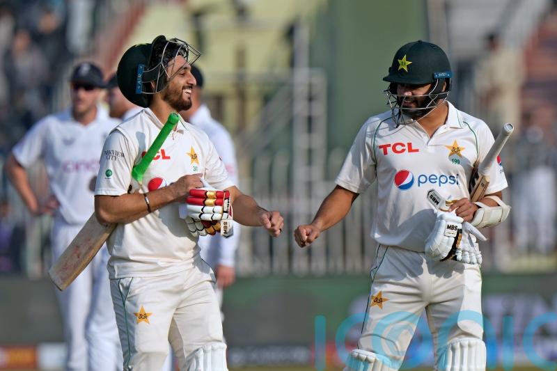 England toil away with little reward as Pakistan edge closer to Test victory