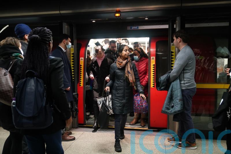 Metallic particles small enough to enter human bloodstream found on Tube