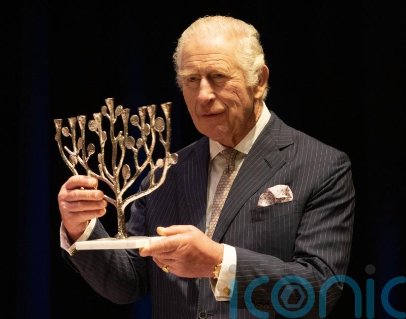 King dances with Anne Frank’s stepsister during visit to Jewish community centre