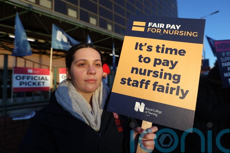 Nurses threaten fresh strikes if ministers fail to meet new deadline